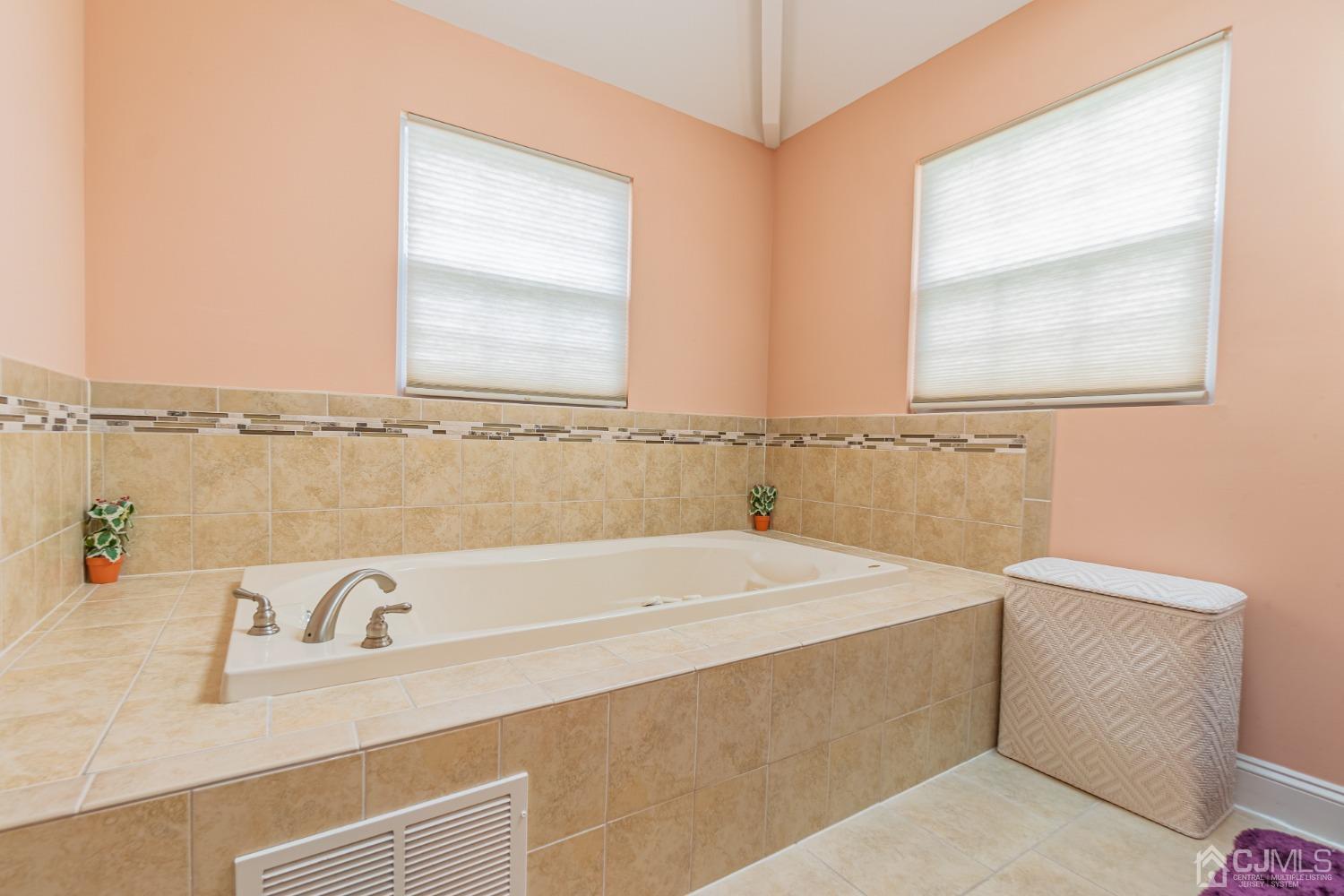 46 Preston Road Colonia, NJ 07067 - Photo 24 of 47 Gallery Image 24