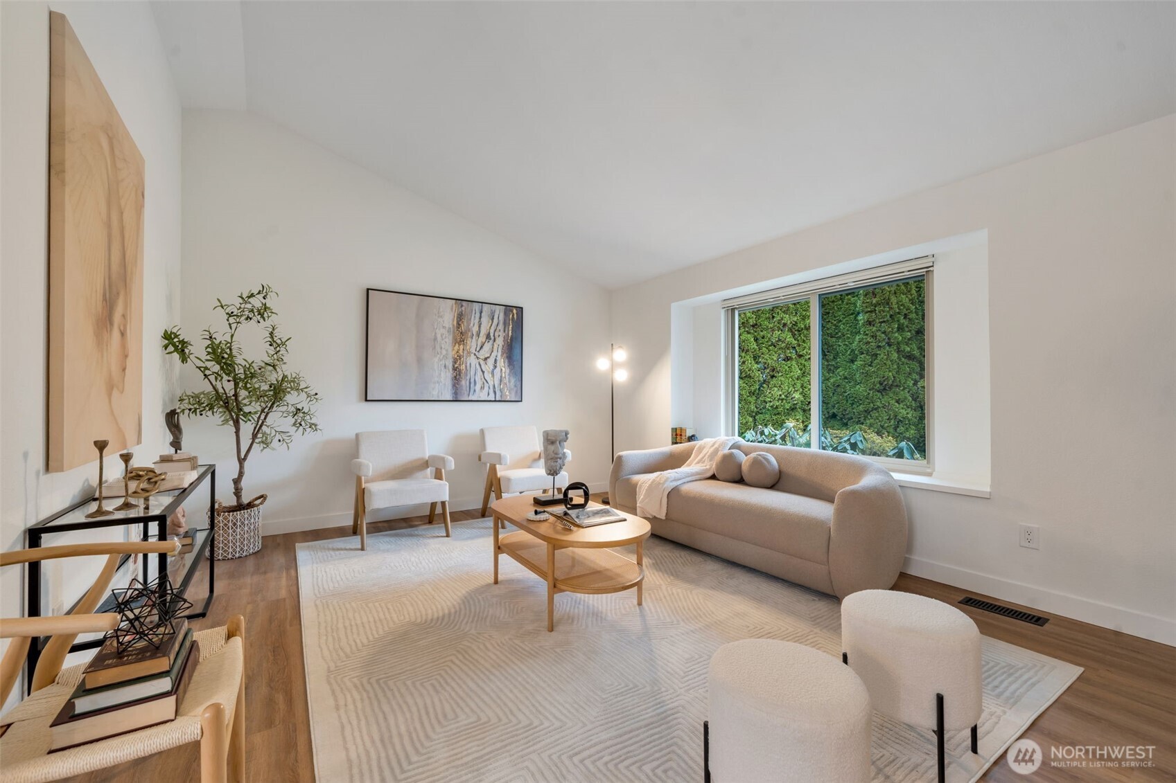 953 Field Avenue Northeast Renton, WA 98059 - Photo 3 of 25