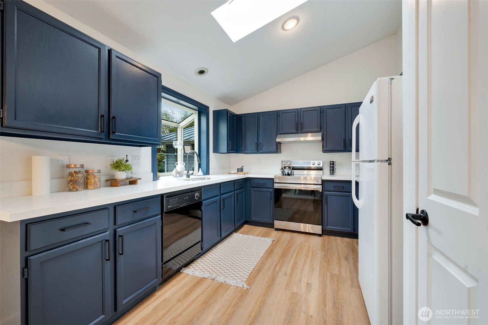 953 Field Avenue Northeast Renton, WA 98059 - Photo 8 of 25