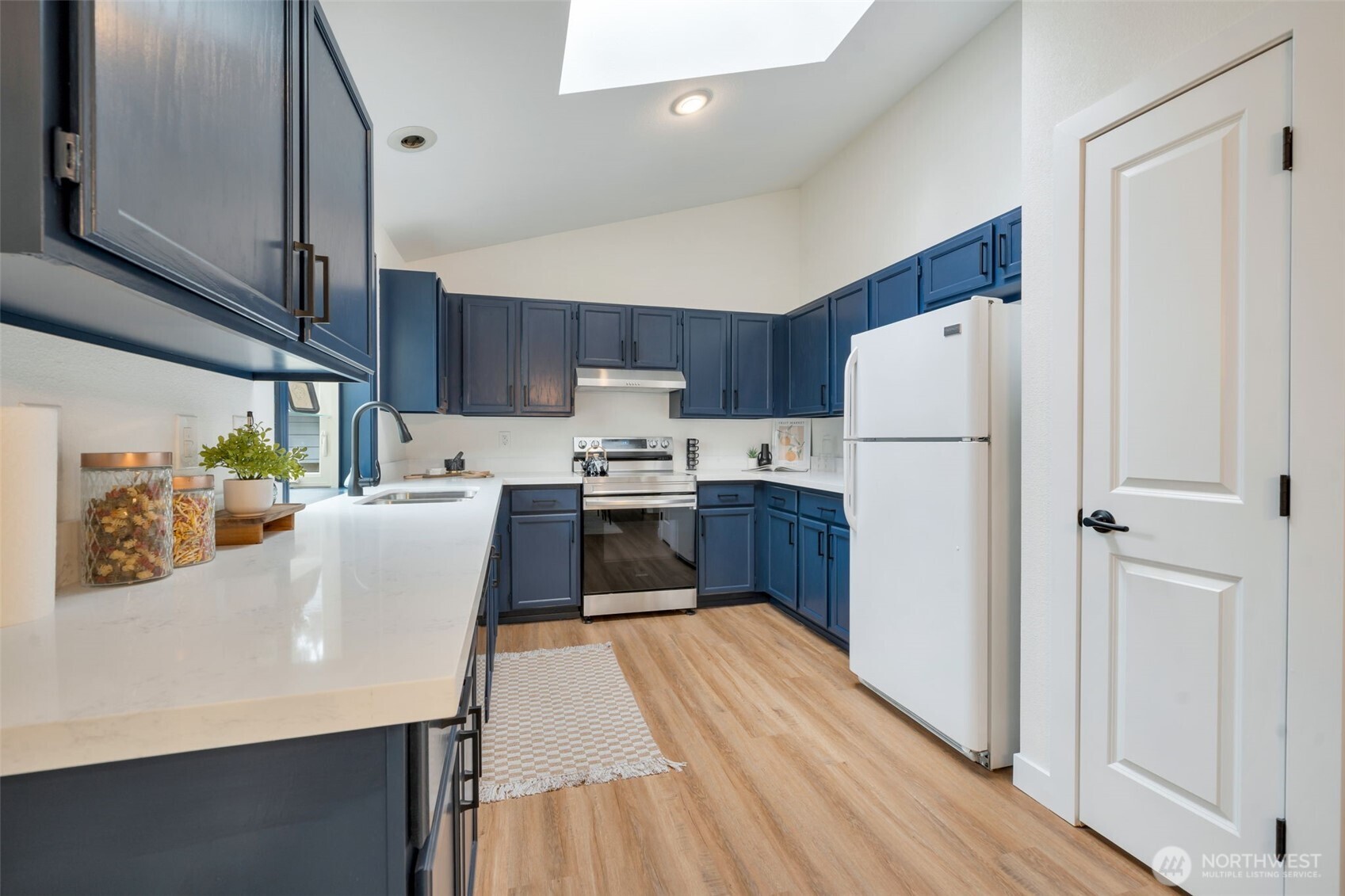 953 Field Avenue Northeast Renton, WA 98059 - Photo 9 of 25