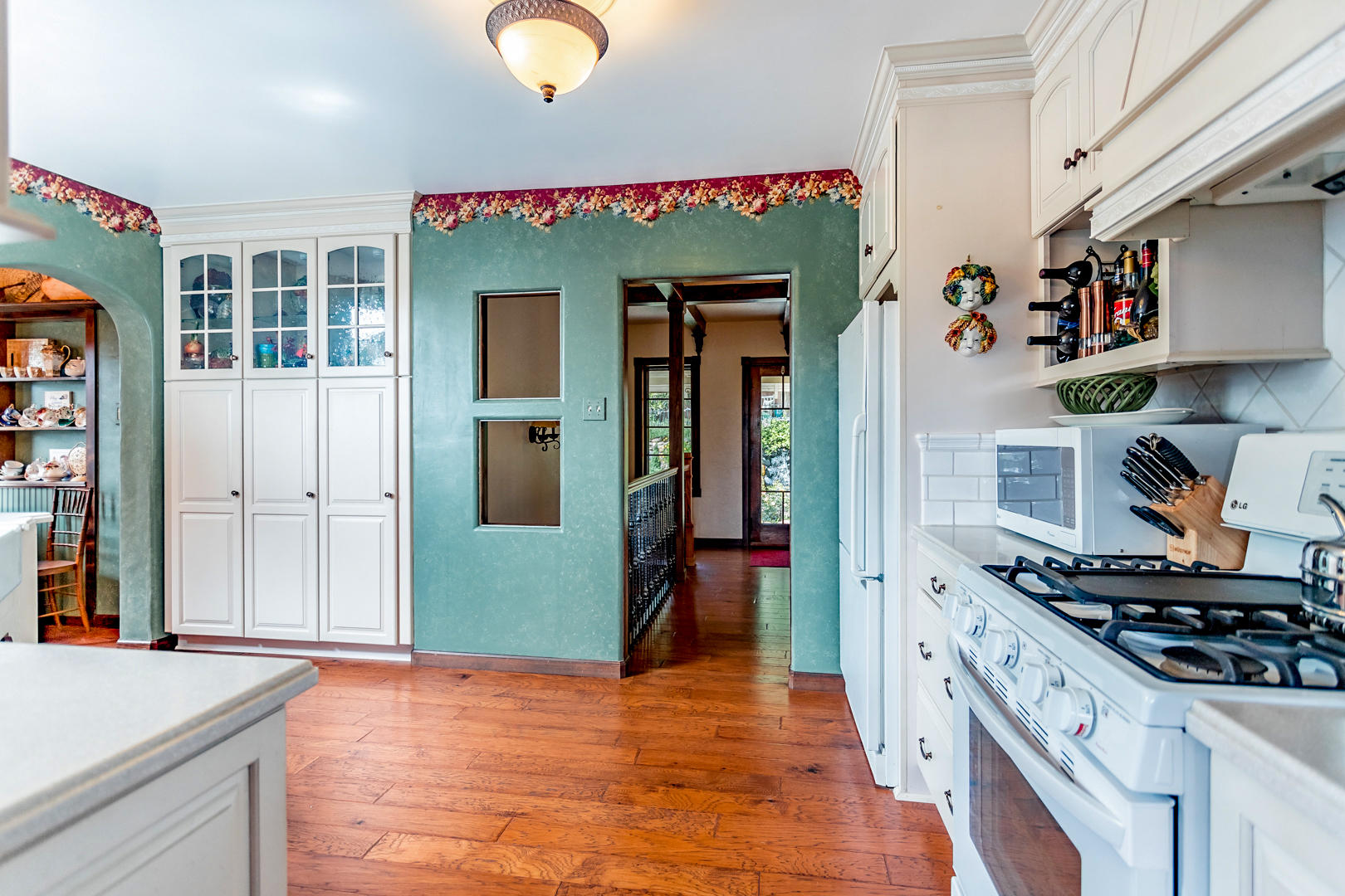 2196 Terrace Street Redding, CA 96001 - Photo 11 of 42 12 kitchen