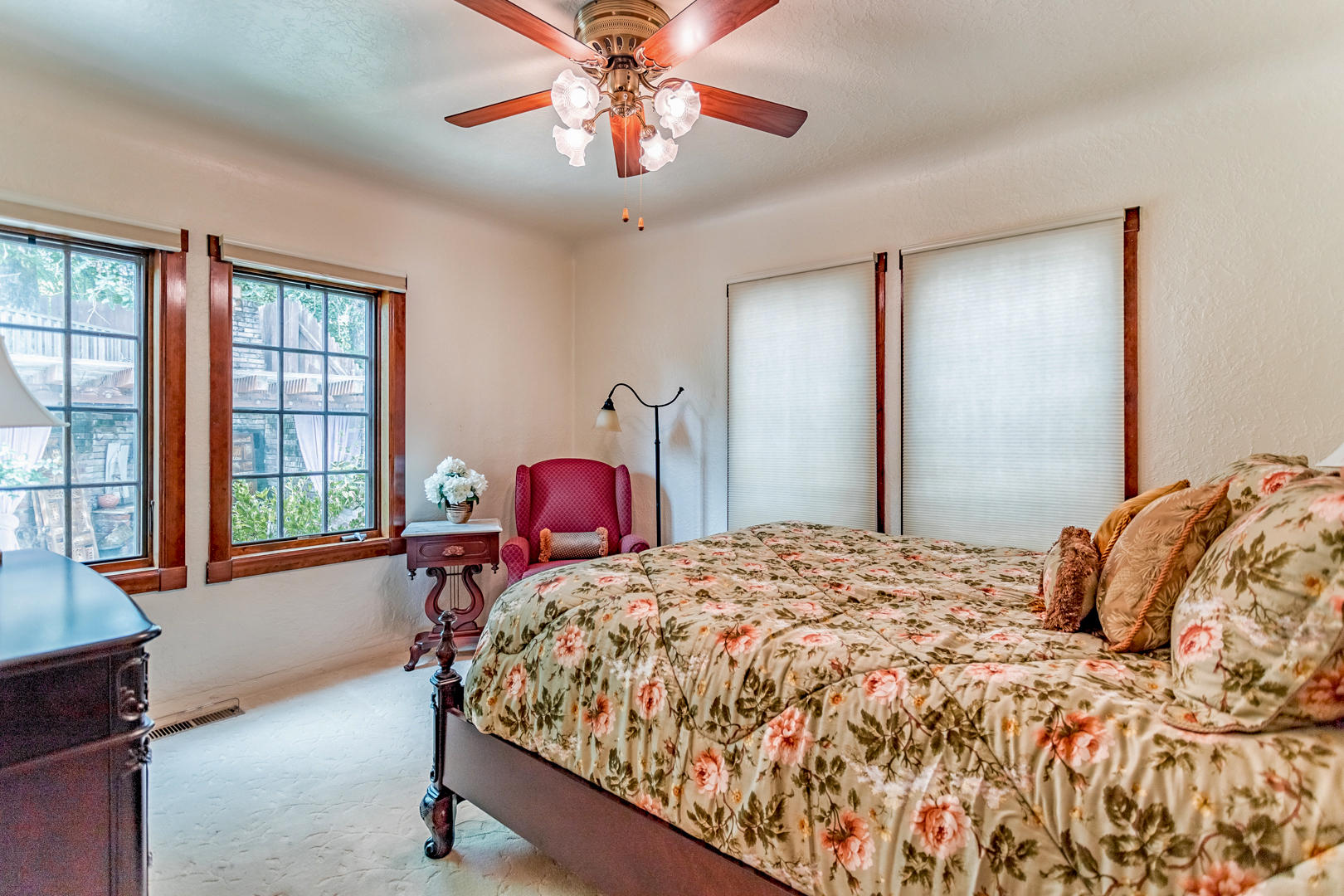 2196 Terrace Street Redding, CA 96001 - Photo 16 of 42 28 master bed