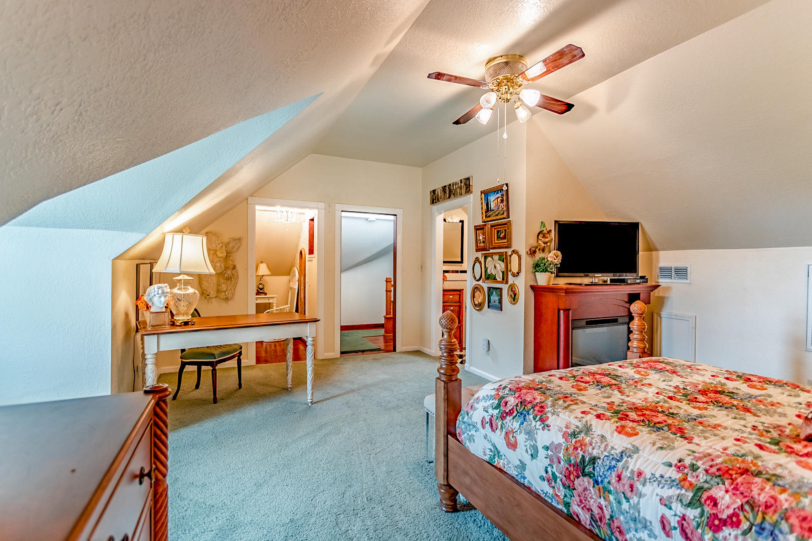 2196 Terrace Street Redding, CA 96001 - Photo 21 of 42 42 bed