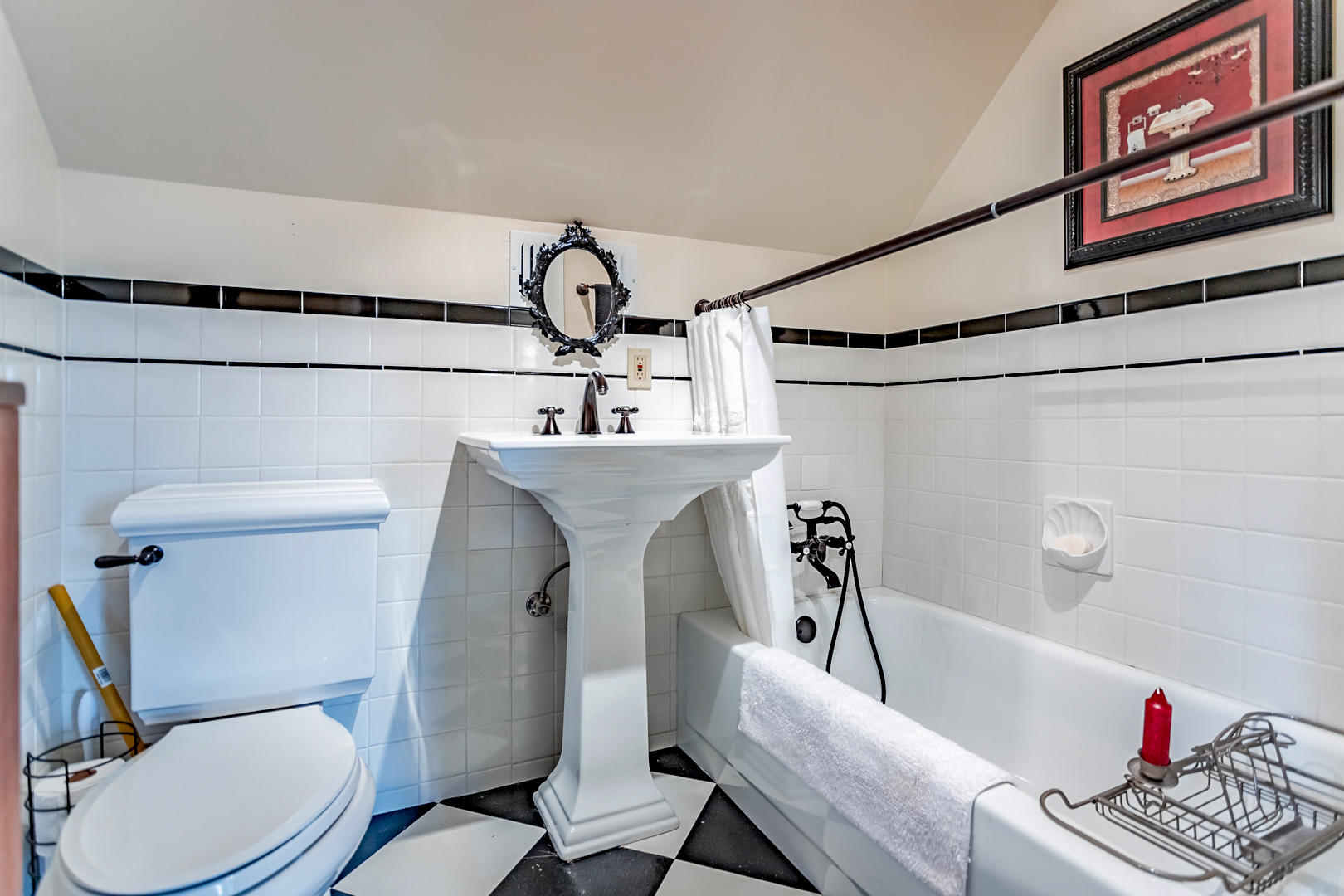 2196 Terrace Street Redding, CA 96001 - Photo 23 of 42 48 bath