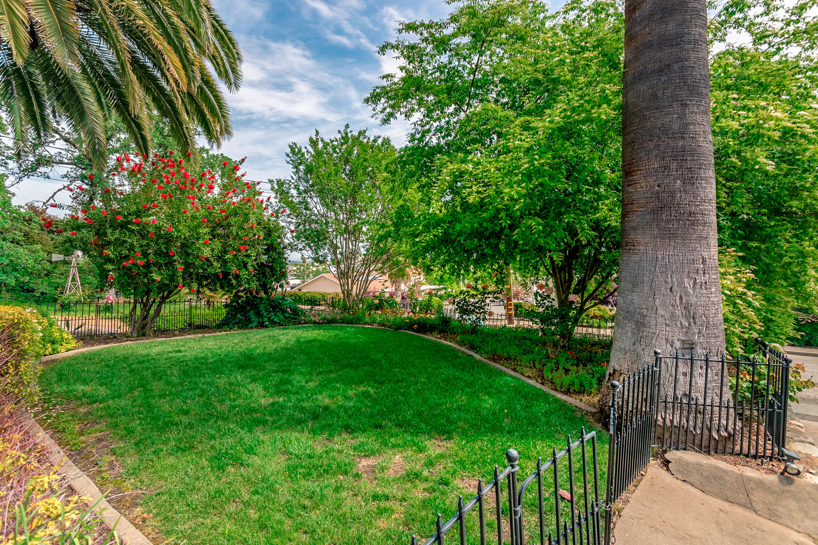 2196 Terrace Street Redding, CA 96001 - Photo 41 of 42 79 front yard