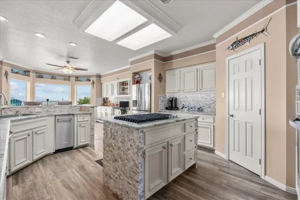 $927,000 | 1331 Edwards Drive, Dickinson, TX 77539