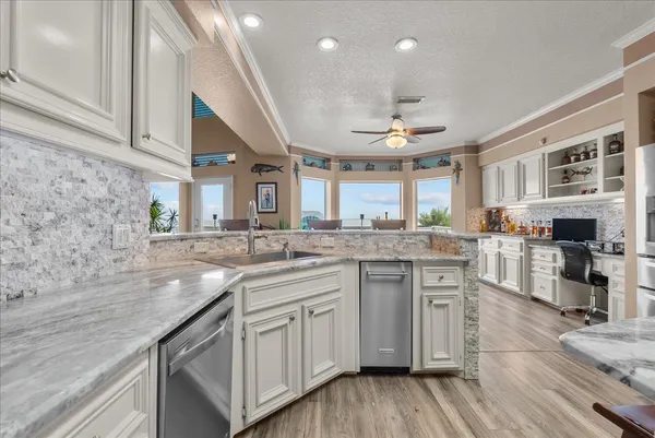 $927,000 | 1331 Edwards Drive, Dickinson, TX 77539