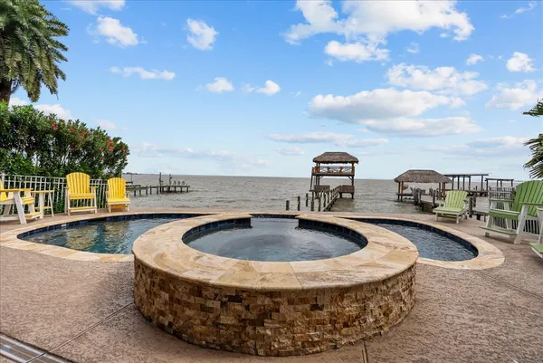 $927,000 | 1331 Edwards Drive, Dickinson, TX 77539