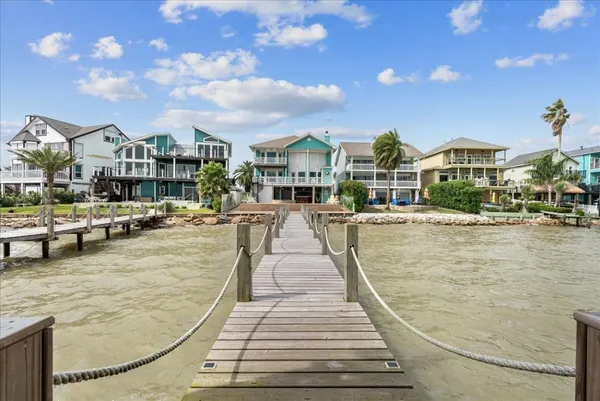 $927,000 | 1331 Edwards Drive, Dickinson, TX 77539