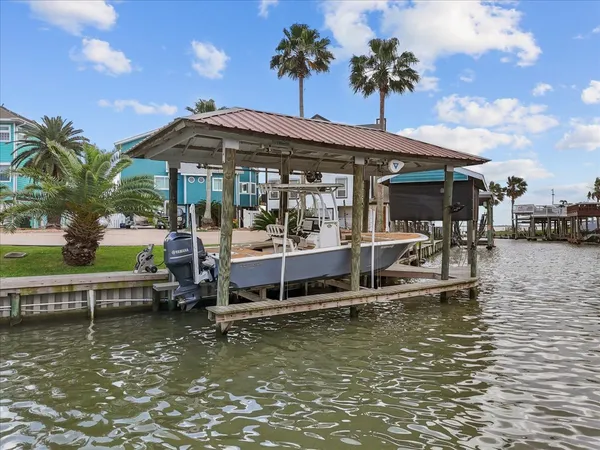$927,000 | 1331 Edwards Drive, Dickinson, TX 77539