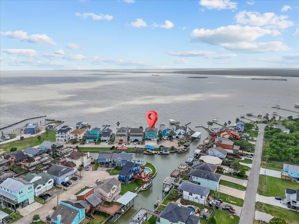 $927,000 | 1331 Edwards Drive, Dickinson, TX 77539