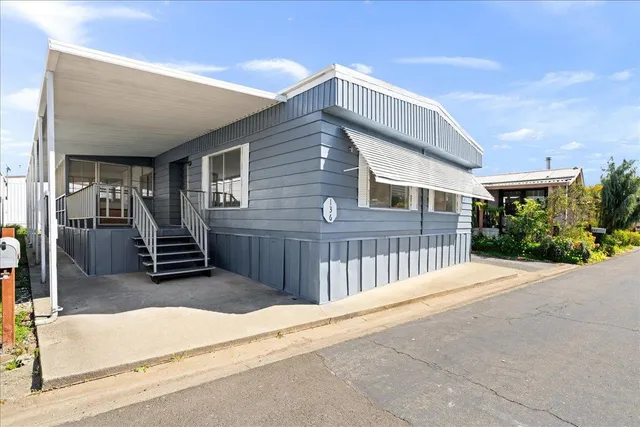 $119,900 | 10035 Mills Station Road, Unit 136, Sacramento, CA 95827