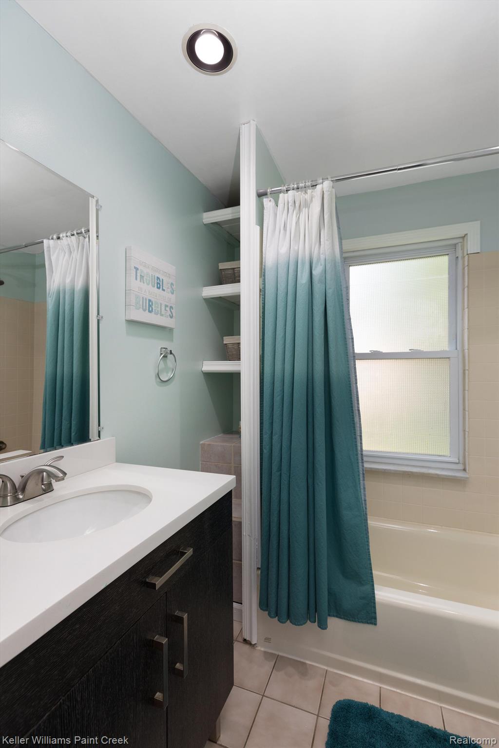 2041 Milverton Road Troy, MI 48083 - Photo 19 of 38 Bathroom