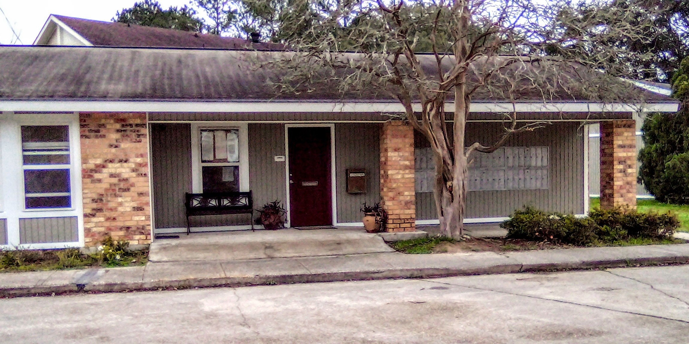 6707 Morgan Road, Unit 32 Greenwell Springs, LA 70739 - Photo 2 of 7 a front view of house with a garden