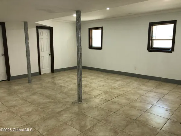 $2,600 | 2441 Avenue A, Schenectady, NY 12308