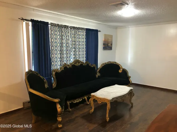 $2,600 | 2441 Avenue A, Schenectady, NY 12308