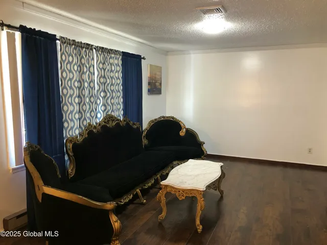 $2,600 | 2441 Avenue A, Schenectady, NY 12308