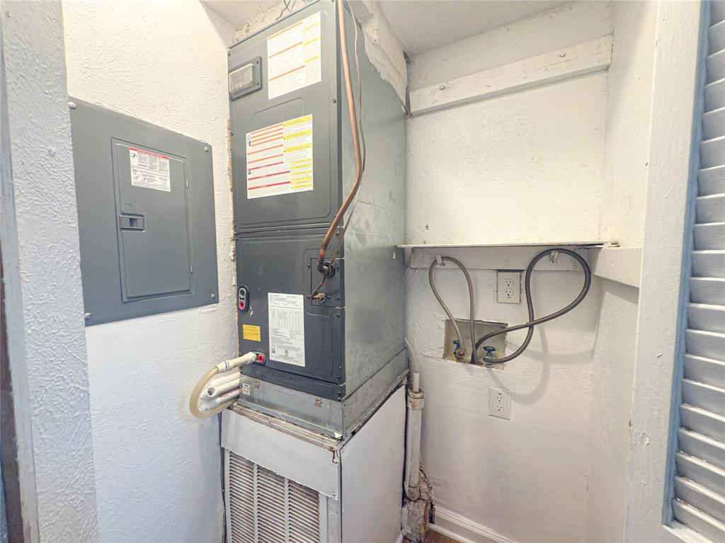 9696 Walnut Street, Unit 2108 Dallas, TX 75243 - Photo 10 of 21 a bathroom with a sink and mirror