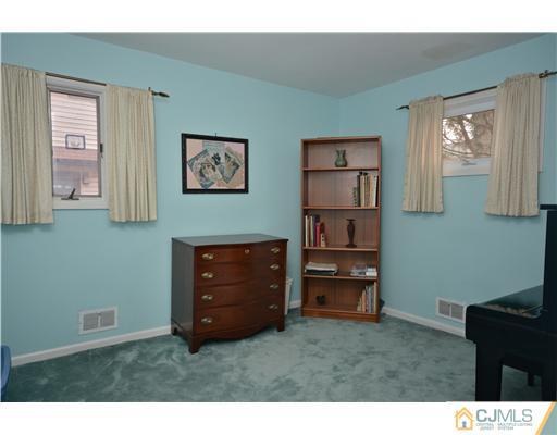 584 New Dover Road Colonia, NJ 07067 - Photo 18 of 25 Gallery Image 18