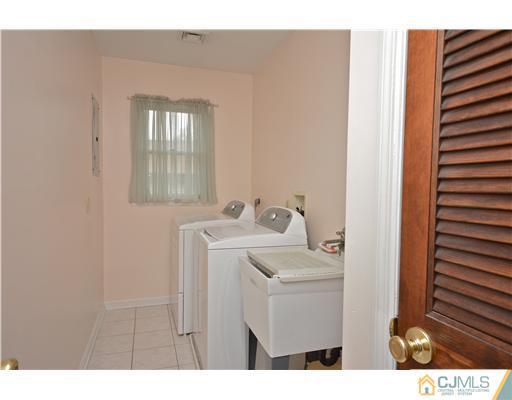 584 New Dover Road Colonia, NJ 07067 - Photo 19 of 25 Gallery Image 19