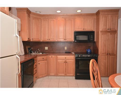 584 New Dover Road Colonia, NJ 07067 - Photo 3 of 25 Gallery Image 3