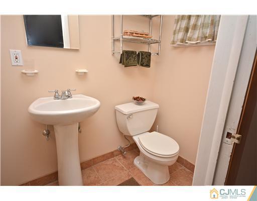 584 New Dover Road Colonia, NJ 07067 - Photo 21 of 25 Gallery Image 21