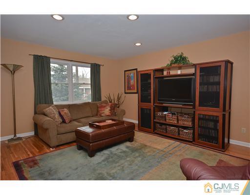 584 New Dover Road Colonia, NJ 07067 - Photo 10 of 25 Gallery Image 10