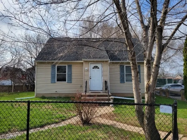 a front view of house with yard