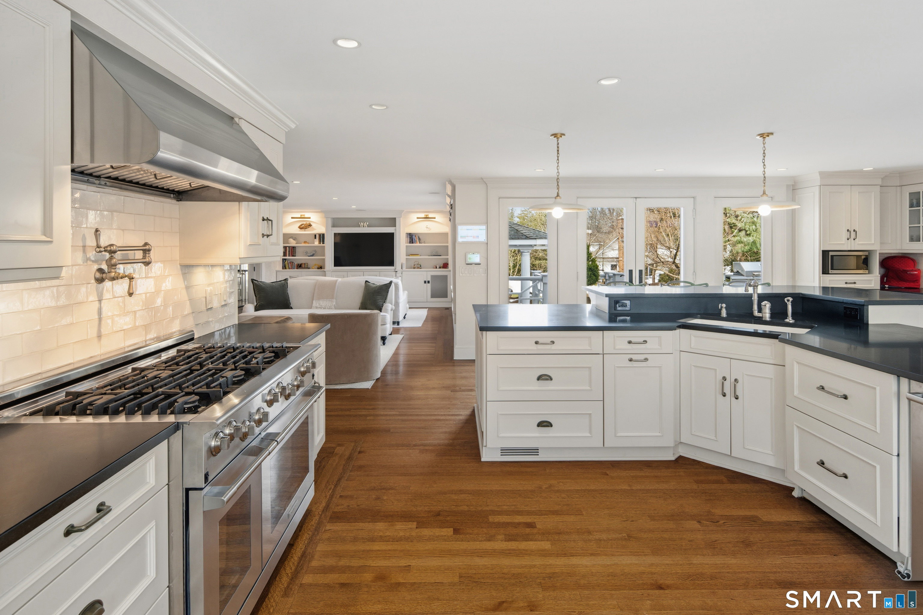 5 Middlesex Road Darien, CT 06820 - Photo 15 of 33 6 burner gas range with 2 ovens