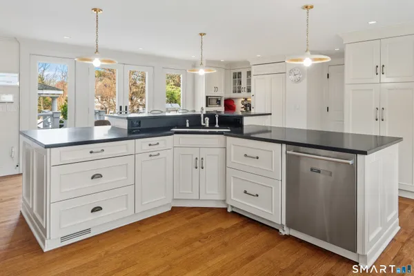 $3,495,000 | 5 Middlesex Road, Darien, CT 06820