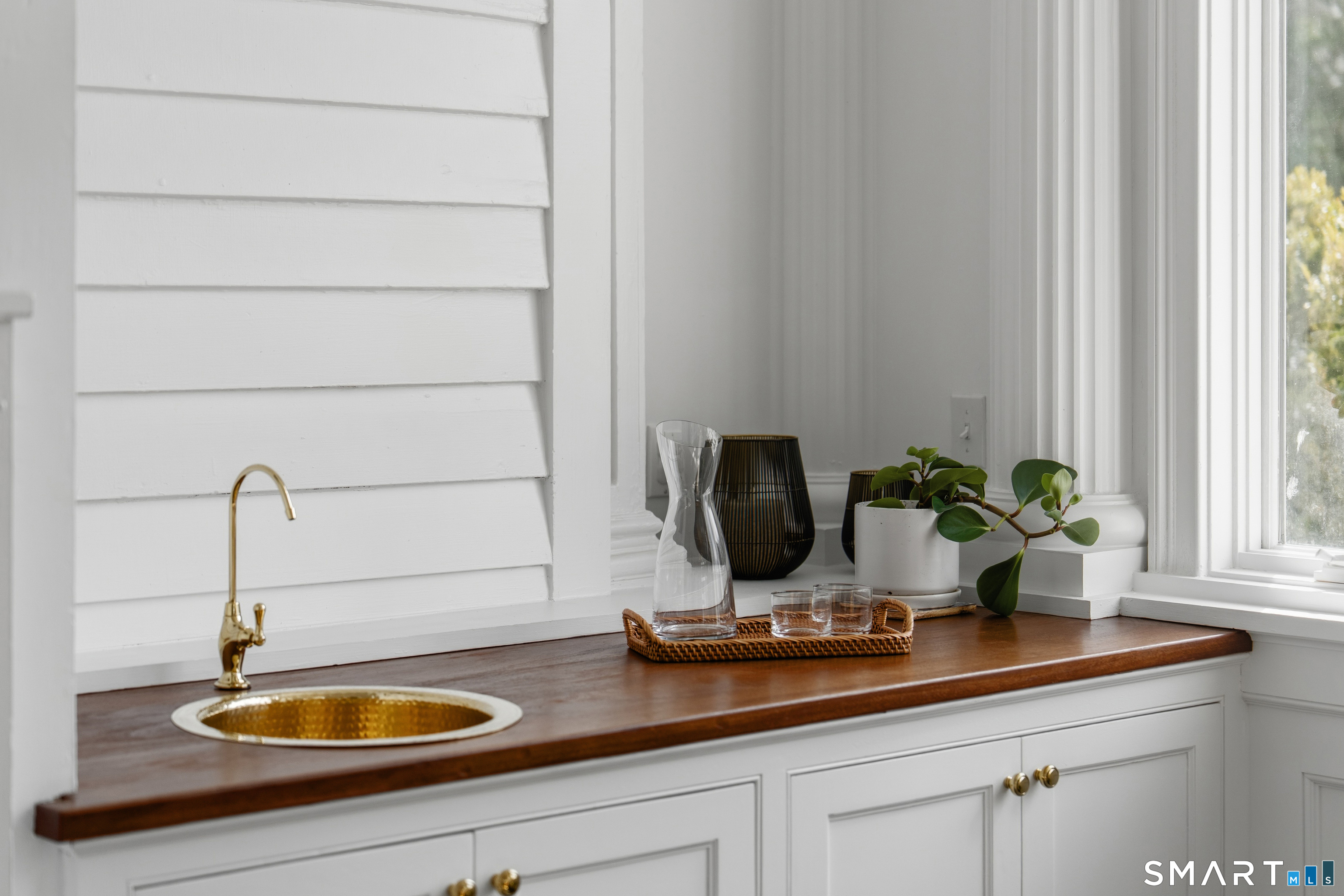 5 Middlesex Road Darien, CT 06820 - Photo 25 of 38 Garden room with heated slate floors and wet bar opens to the living room.