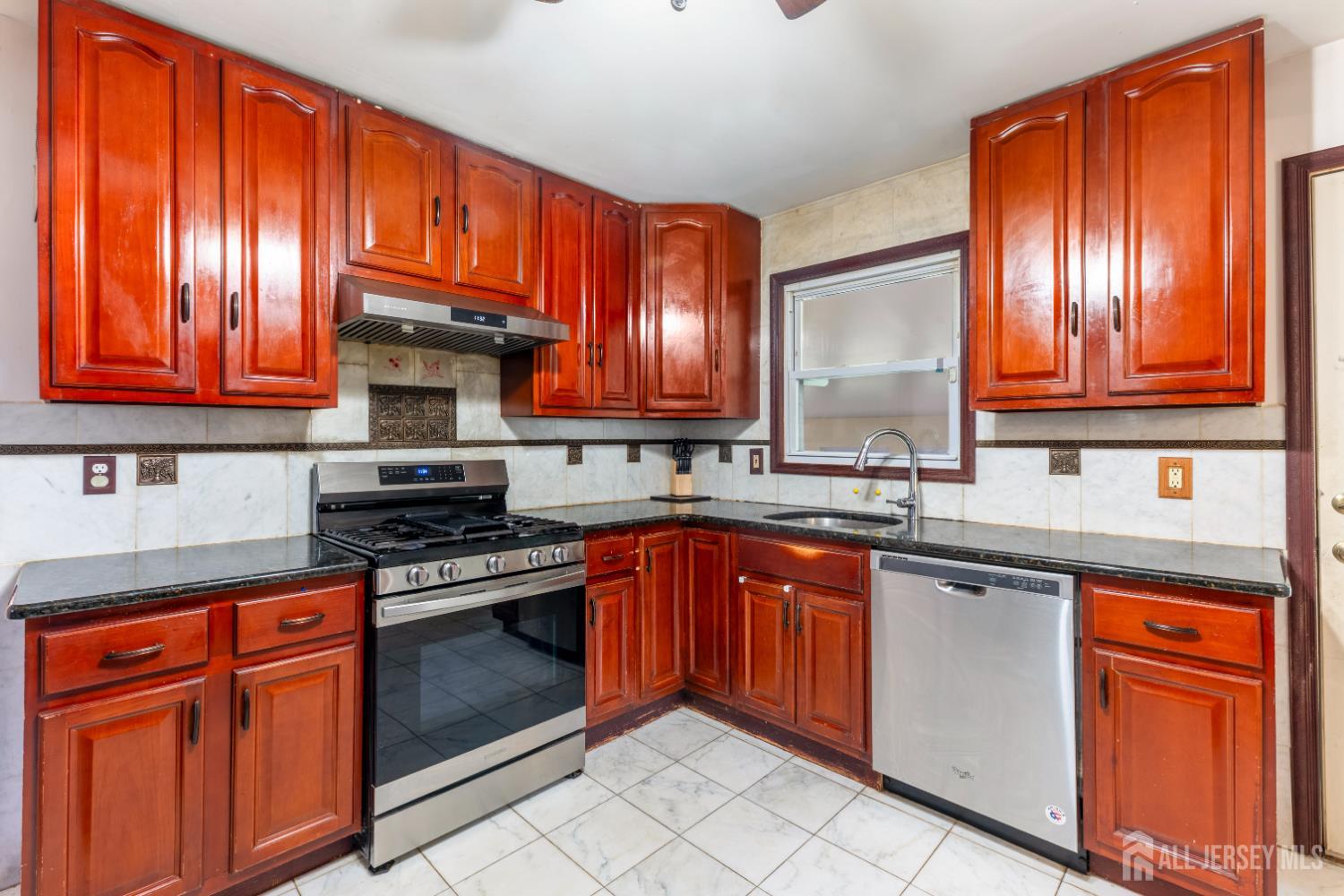22 Foley Avenue Edison, NJ 08820 - Photo 10 of 41