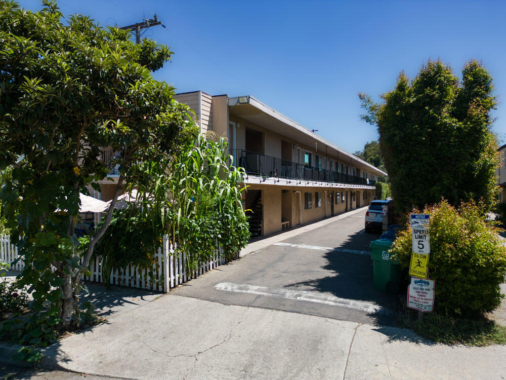 427 West Islay Street Santa Barbara, CA 93101 - Photo 1 of 5 1-Main-3-MLS