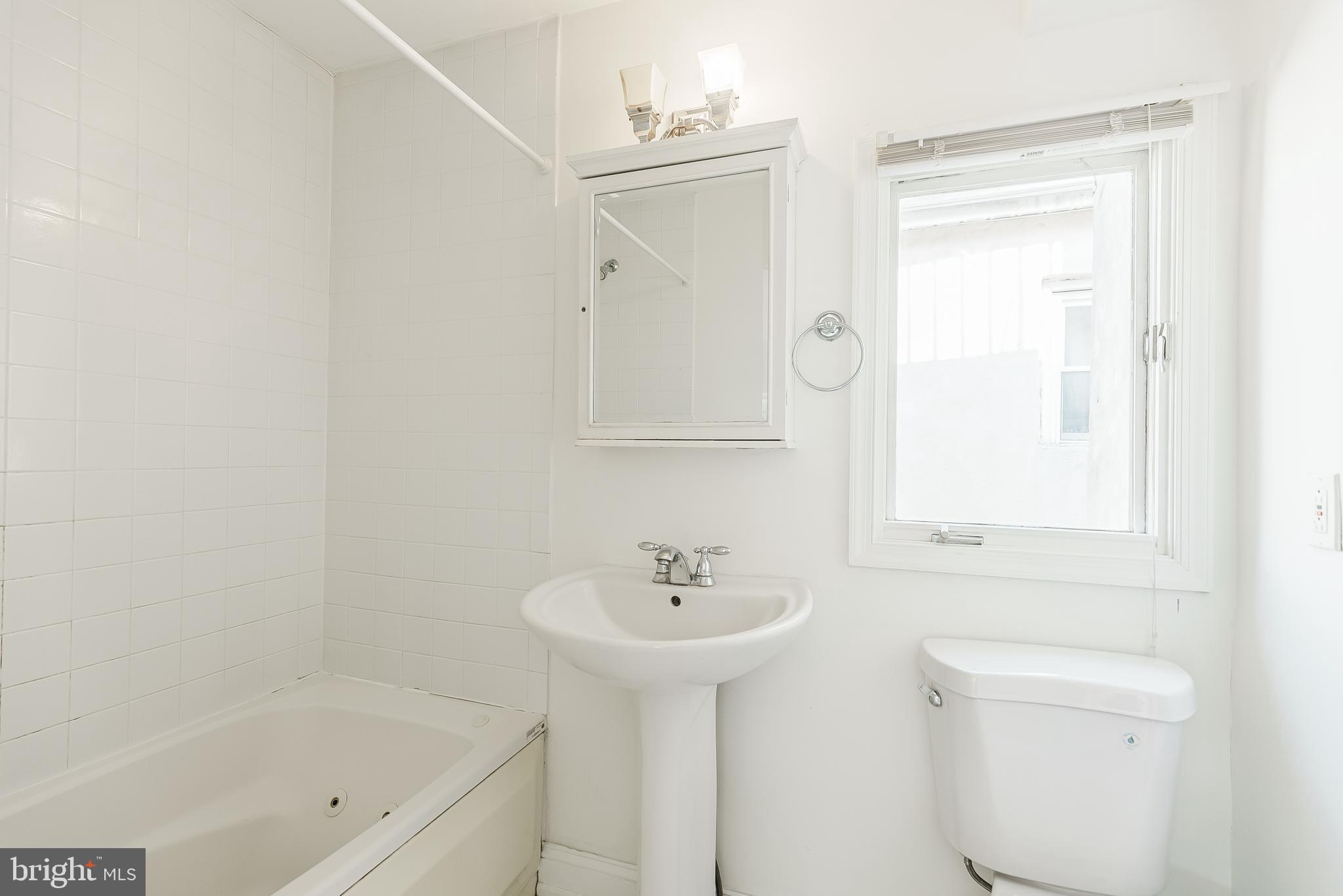904 South 6th Street Philadelphia, PA 19147 - Photo 13 of 22