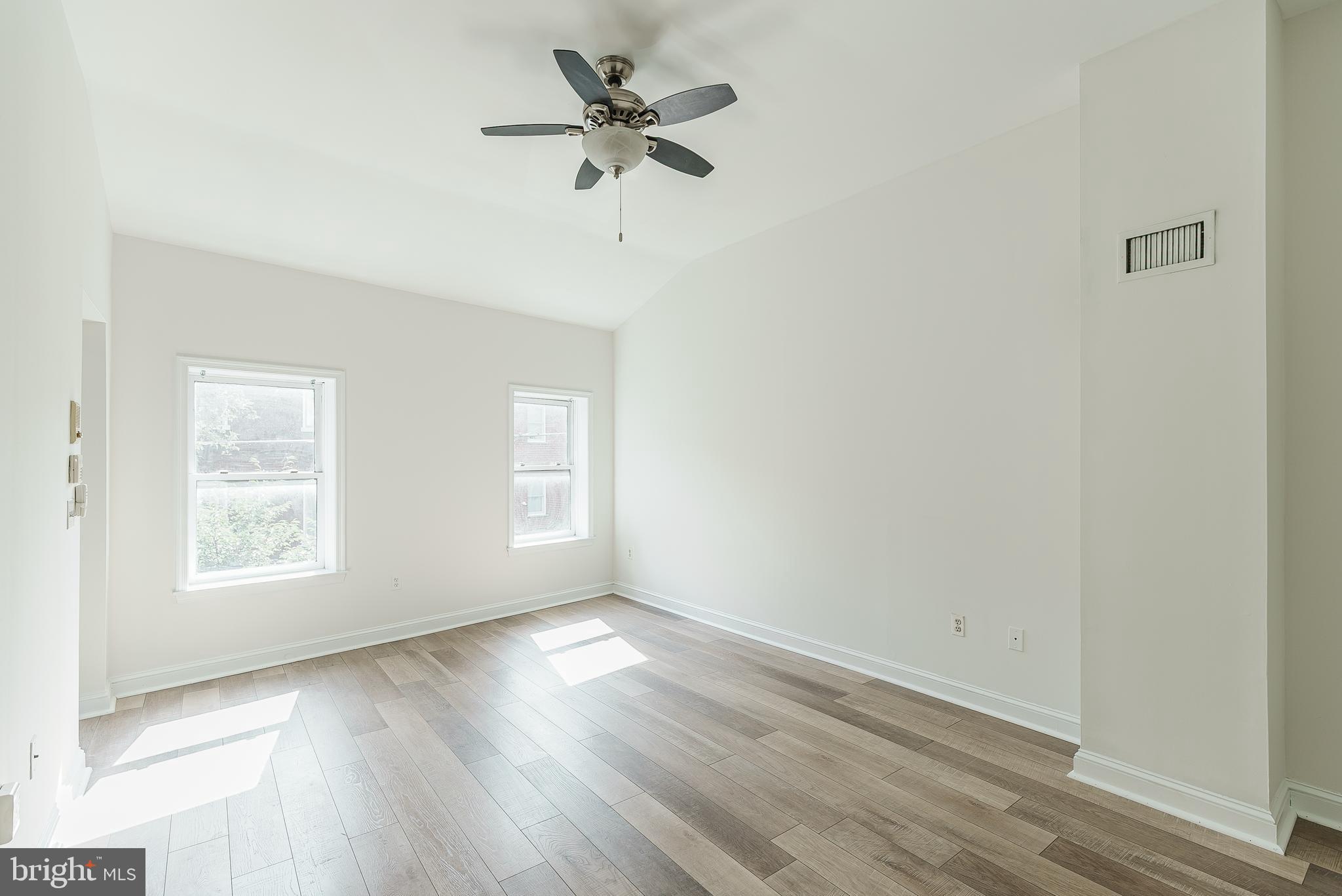 904 South 6th Street Philadelphia, PA 19147 - Photo 10 of 22