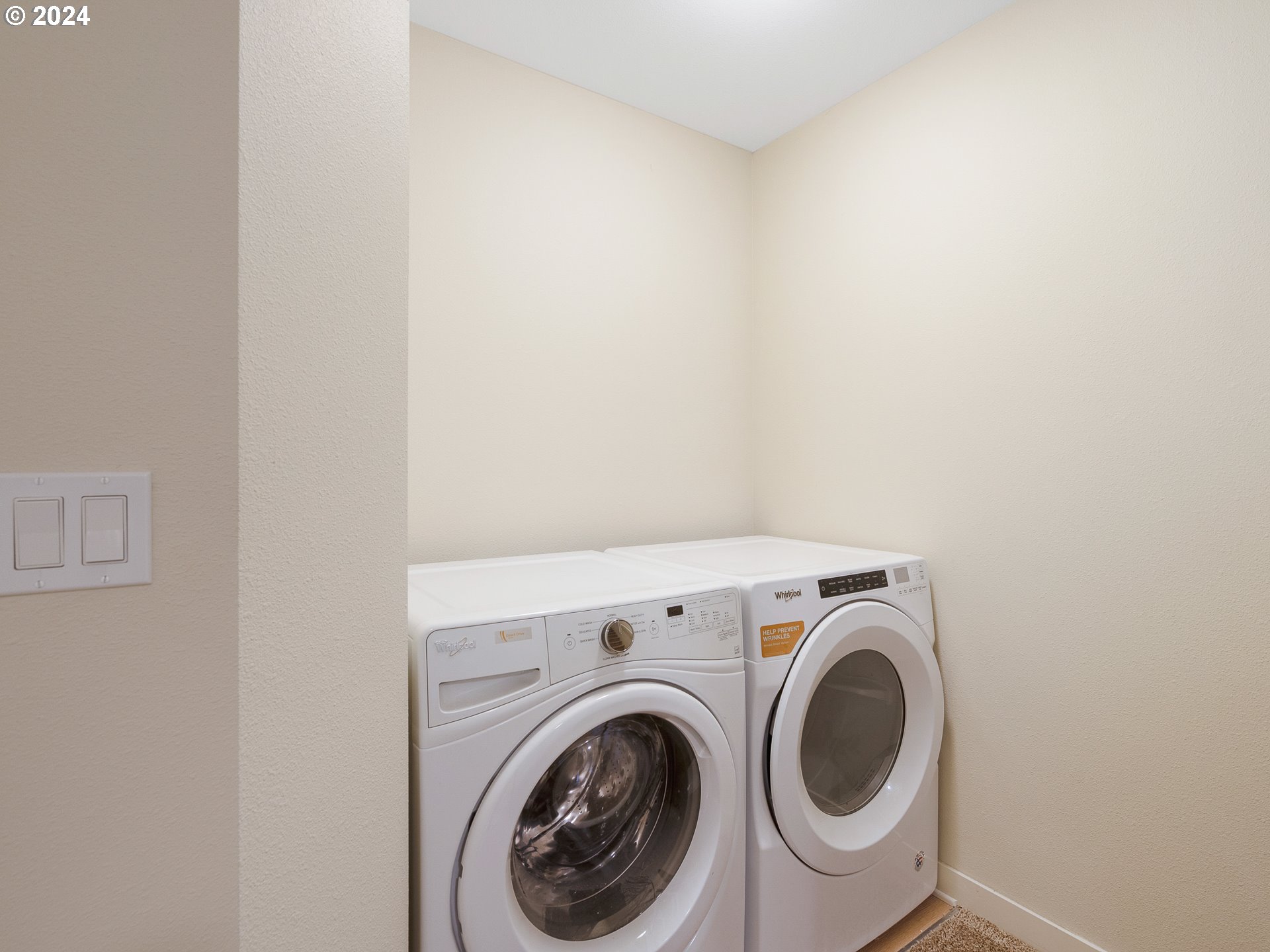 10827 East Burnside Street Portland, OR 97216 - Photo 21 of 28 a utility room with dryer and washer