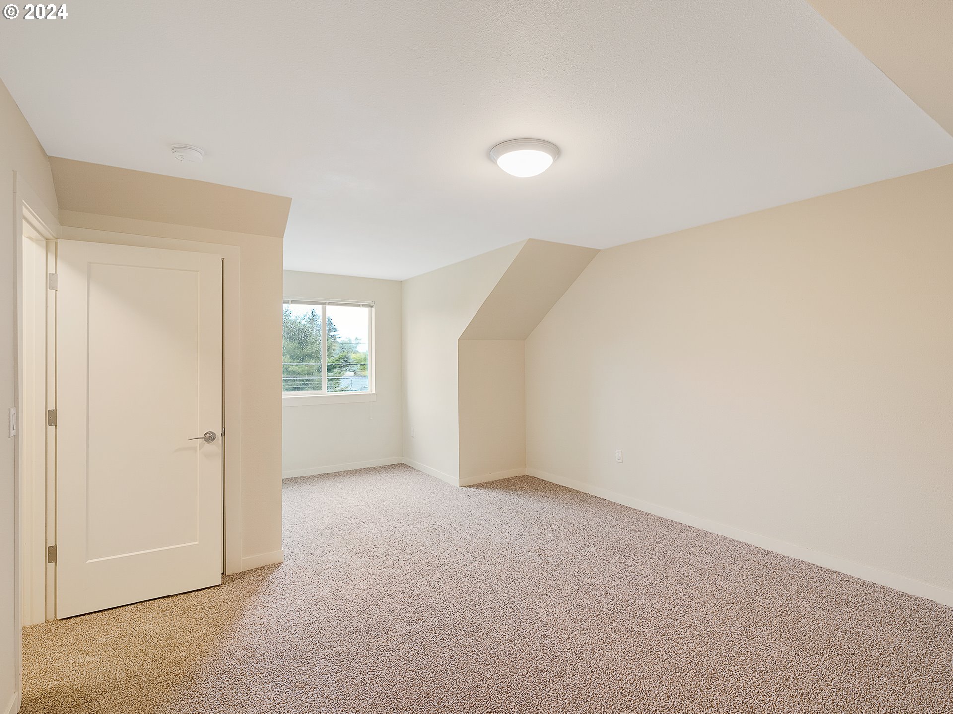 10827 East Burnside Street Portland, OR 97216 - Photo 22 of 28 an empty room with windows