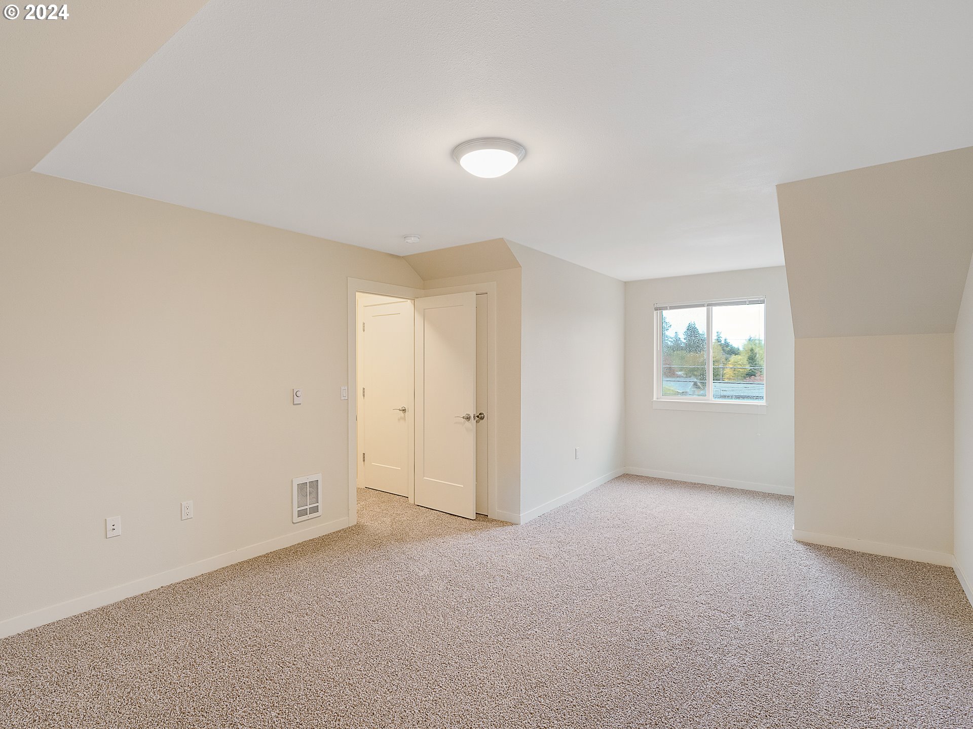 10827 East Burnside Street Portland, OR 97216 - Photo 23 of 28 an empty room with windows