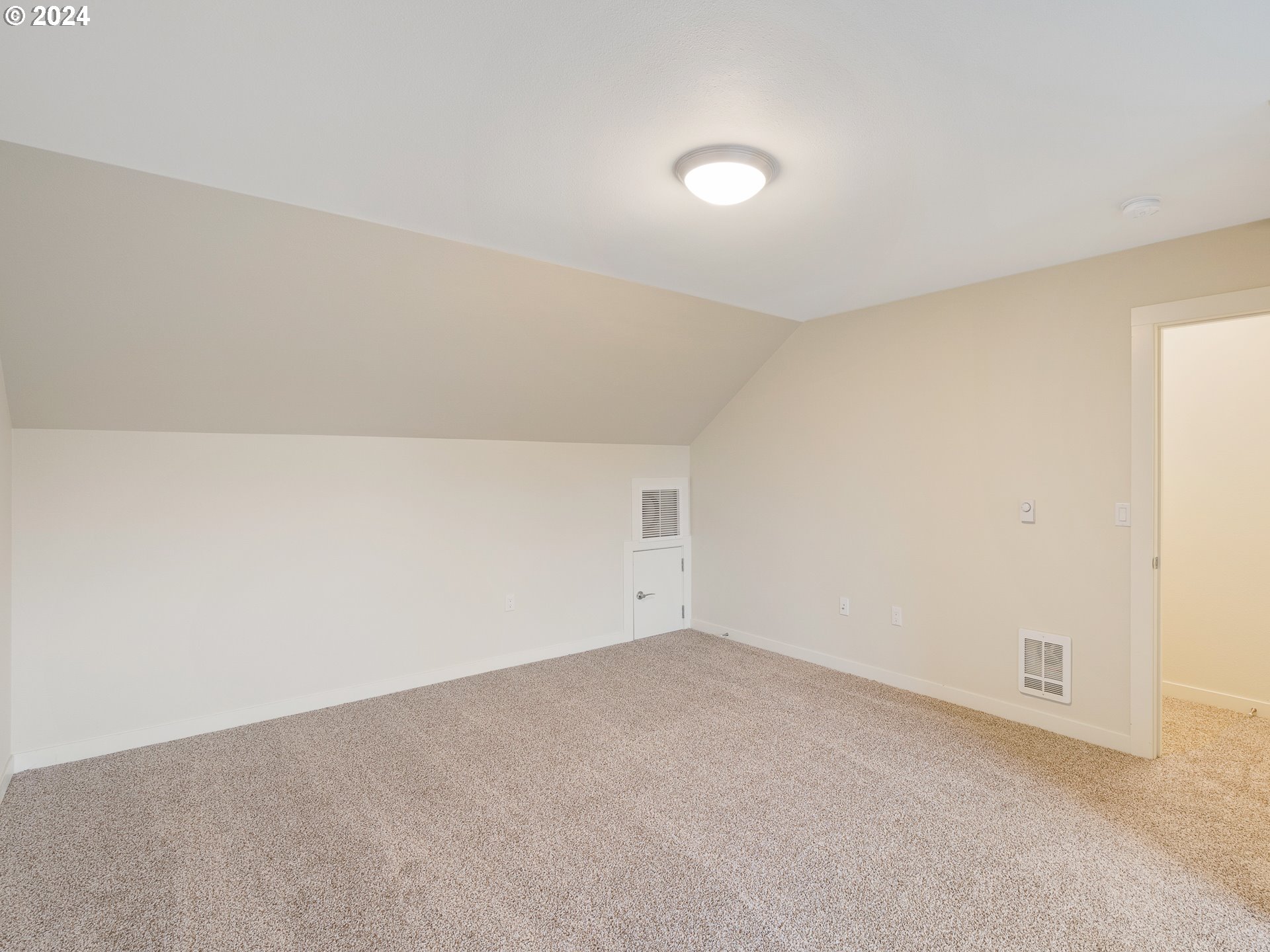 10827 East Burnside Street Portland, OR 97216 - Photo 24 of 28 a view of an empty room