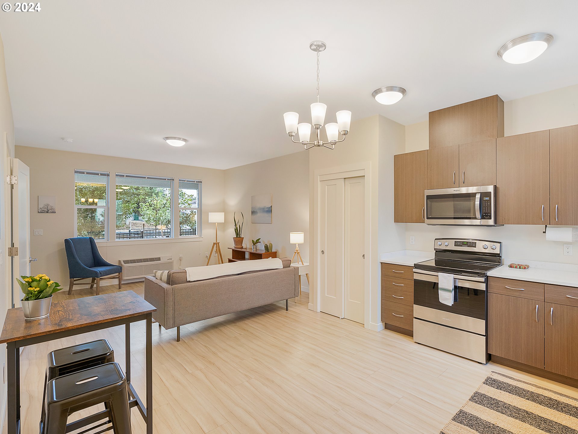 10827 East Burnside Street Portland, OR 97216 - Photo 7 of 28