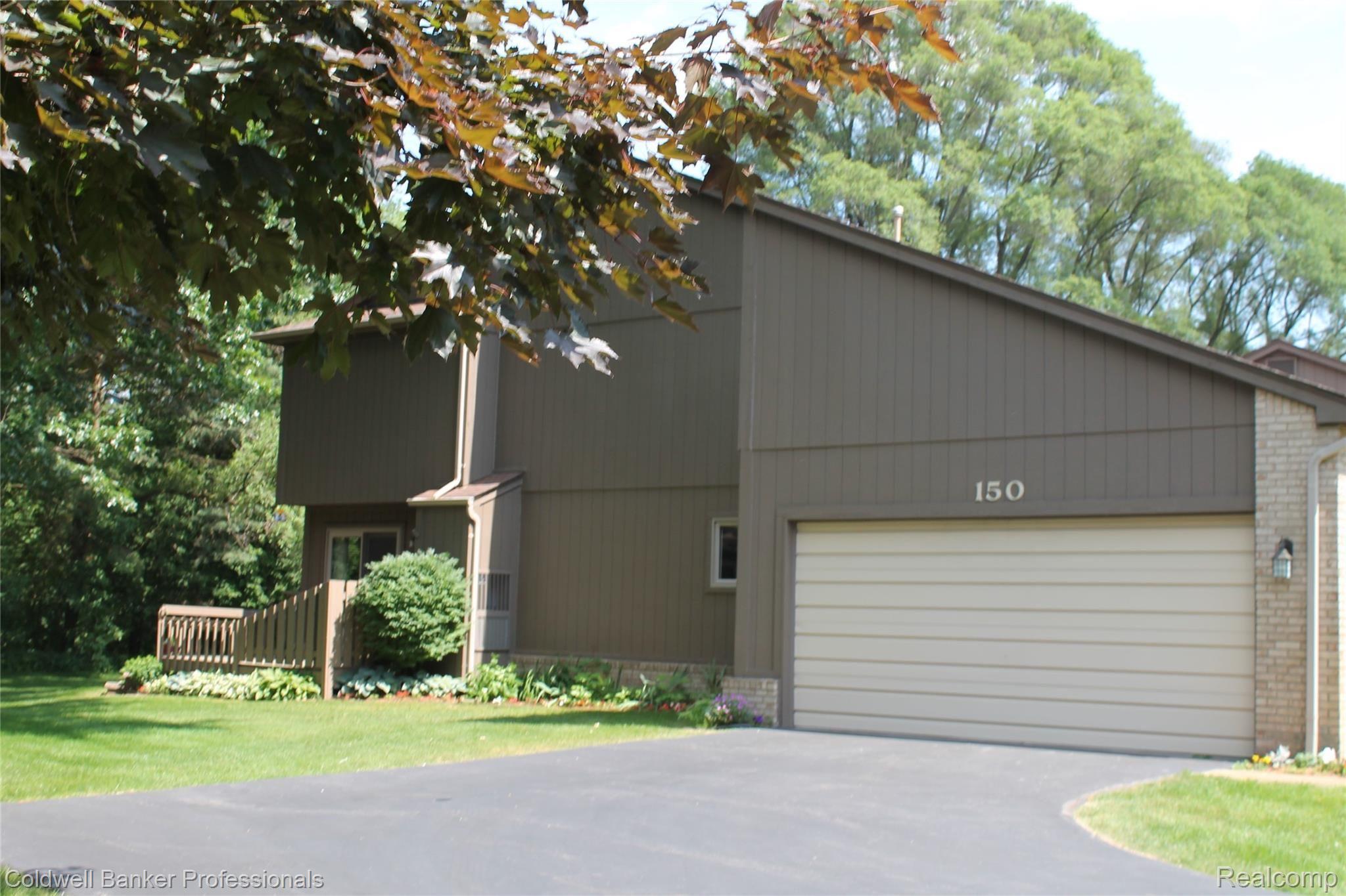 150 Woodstone Road, Unit 8 Waterford, MI 48327 - Photo 23 of 26 Side Entry Garage IMG_2447.JPG