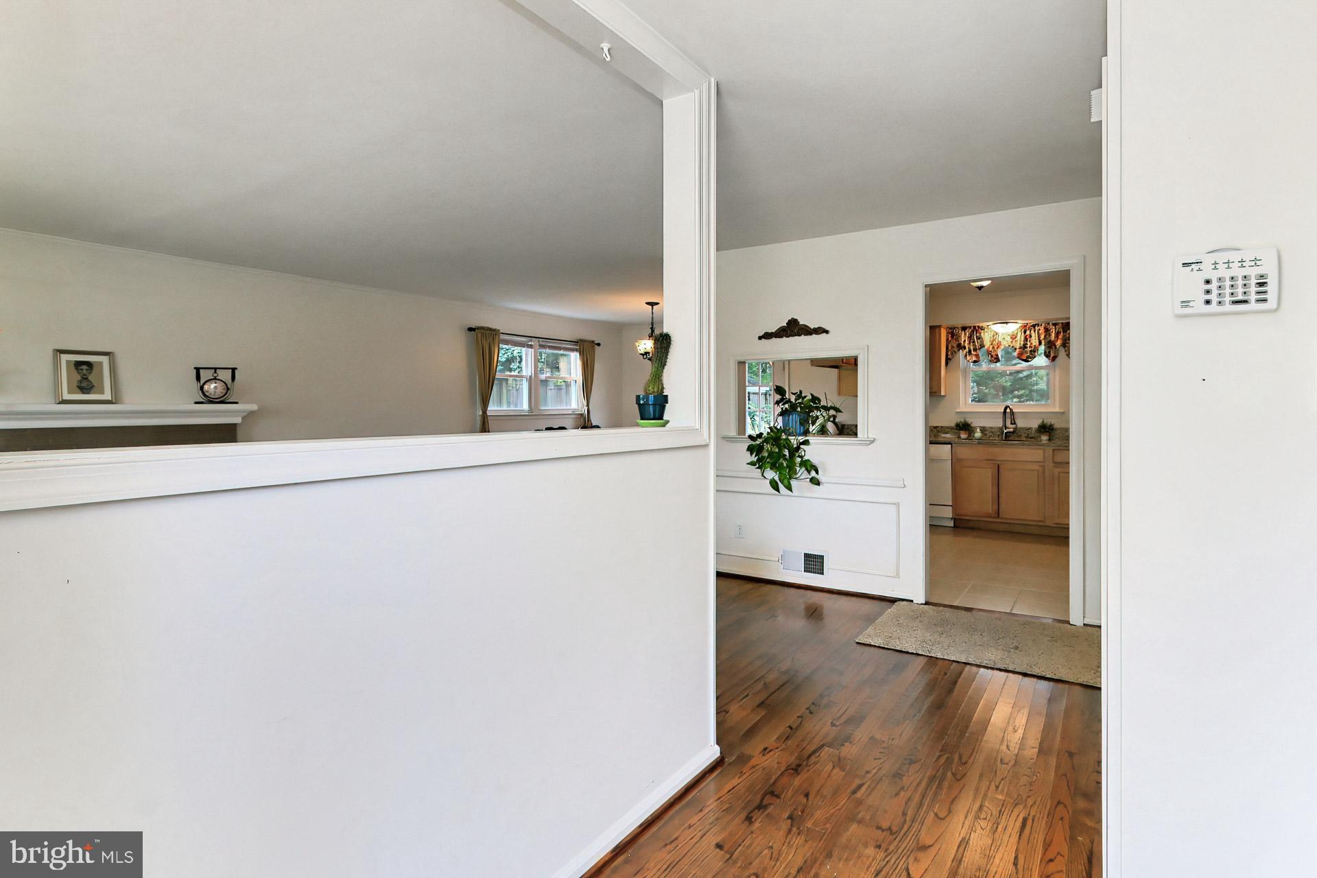 8139 Drayton Lane Springfield, VA 22151 - Photo 3 of 44 Foyer