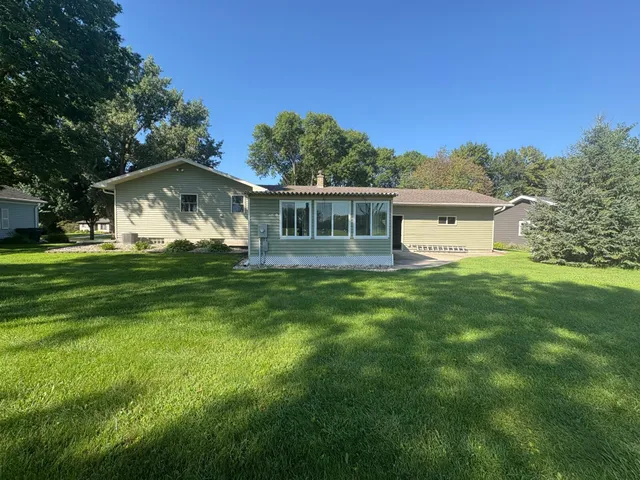 $325,000 | 907 10th Street South, Benson, MN 56215