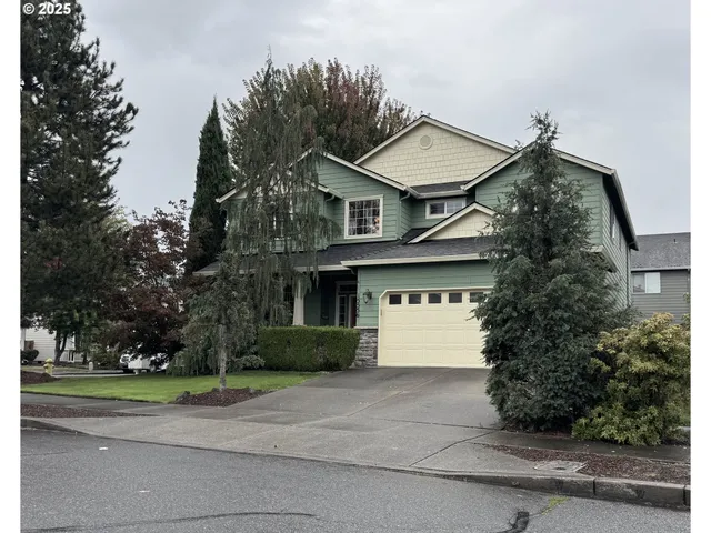 a house view with a outdoor space