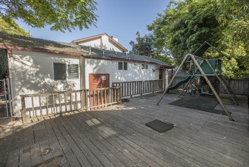 147 Oliver Road Santa Barbara, CA 93109 - Photo 17 of 21 17RearDeck (800x536)