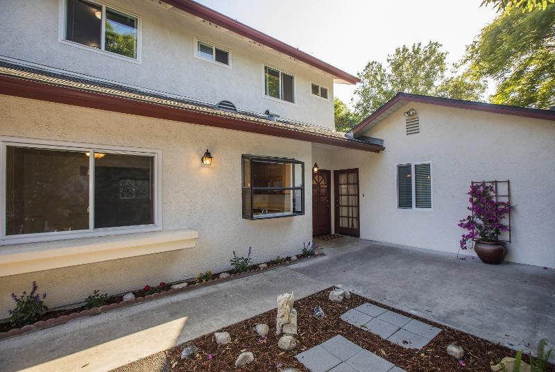 147 Oliver Road Santa Barbara, CA 93109 - Photo 3 of 21 2