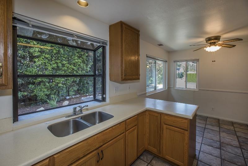 147 Oliver Road Santa Barbara, CA 93109 - Photo 7 of 21 6 (800x536)