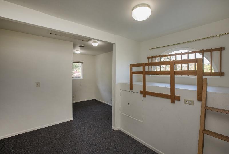 147 Oliver Road Santa Barbara, CA 93109 - Photo 9 of 21 9Upstairsoffice (800x536)