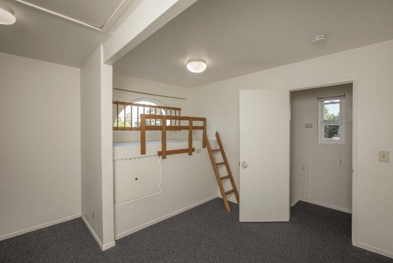 147 Oliver Road Santa Barbara, CA 93109 - Photo 10 of 21 10Upstairsoffice (800x536)