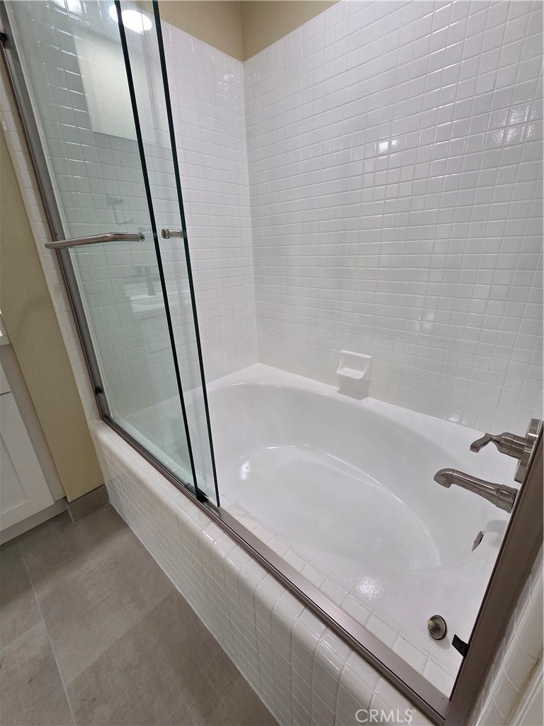 35 Ericson Aisle Irvine, CA 92620 - Photo 14 of 21 a bathroom with a bathtub